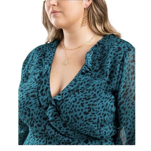 Mi Ami 2X Animal print teal wrap blouse - Picture 3 of 5